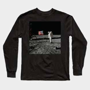 Astronaut and US Flag on Lunar Surface Apollo Moon Landing Long Sleeve T-Shirt